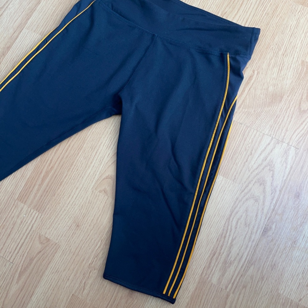Fabletics Dark Gray and Orange Salar Cropped / Knee Length Leggings / Yoga Pants - Picture 3 of 8